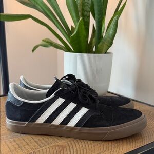 Adidas Originals Seeley II.   Black Suede Skate Shoes with Gum Sole - Size 13